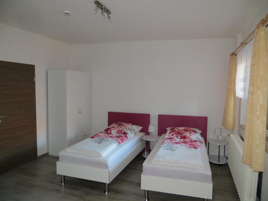 Ferienwohnung & Zimmervermietung Wolf room 4